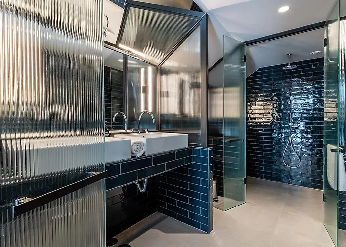 Chic&basic Gravity Hotel 4*