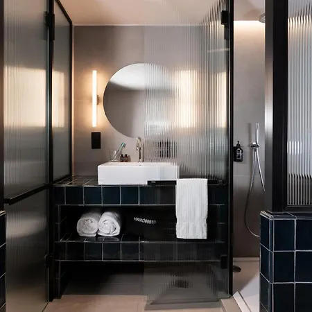 Hotell Chic&basic Gravity 4*