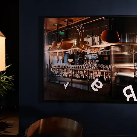 Chic&basic Gravity Отель Порту