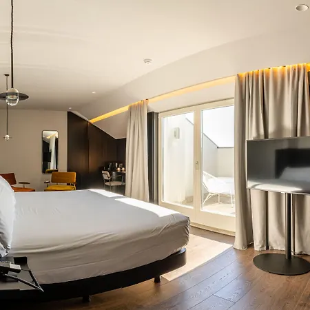Chic&basic Gravity 4* Porto