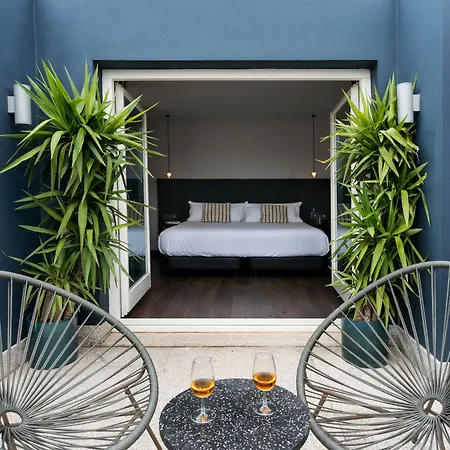 Chic&basic Gravity Отель Порту