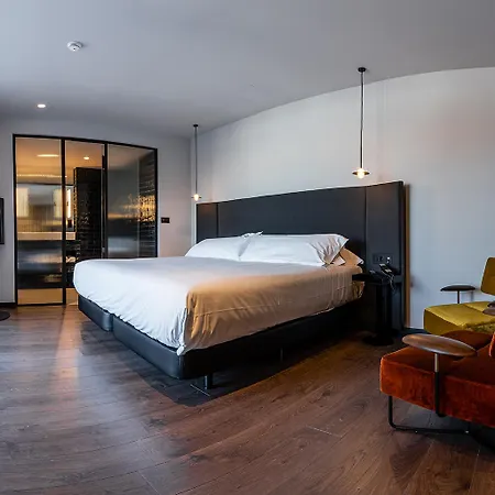 Hotel Chic&basic Gravity 4*