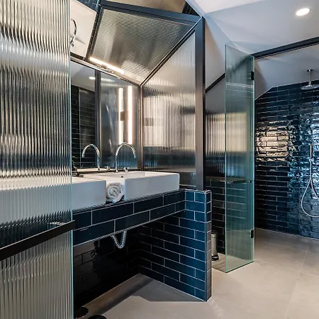 Chic&basic Gravity 호텔 4*