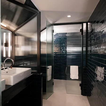 Chic&basic Gravity Szálloda 4*